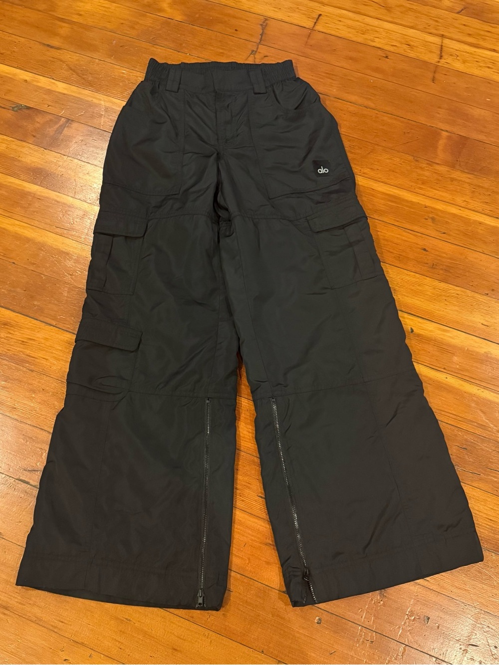 🎿 Alo Yoga High-Waist Ski-Moto Puffer Pants size XS.